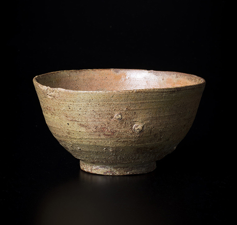 「No.45　釘堀伊羅保　銘：薫風　／　Chawan, Irabo, nail curving, “Kun pu”」の写真　その1