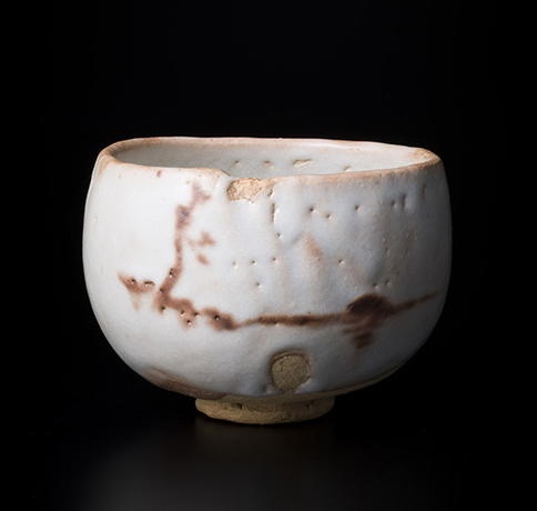 「No.49　志野　銘：四海波　／　Chawan, Shino, “Shikai nami”」の写真　その1