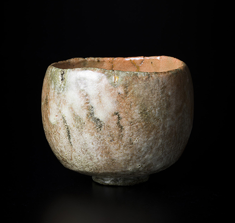 「No.25　赤楽　銘：天山之雪　／　Chawan, Red Raku, “Tenzan no Yuki”」の写真　その1