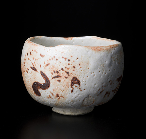 「No.68　志野　銘：桜下／　Chawan, Shino, “Sakura no shita”」の写真　その1