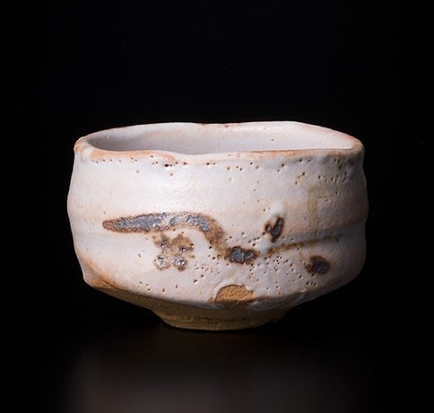 「No.75　志野　銘：柳桜　／　Chawan, Shino, “Yanagi zakura”」の写真　その1