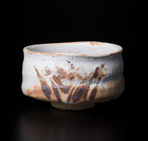 「No.79　志野　銘：あや免　／　Chawan, Shino, “Ayame”」の写真　その1