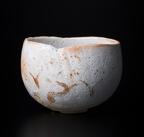 「No.54　志野　銘：花曇　／　Chawan, Shino, “Hana gumo”」の写真　その1