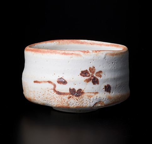 「No.77　志野　銘：桜川　／　Chawan, Shino, “Sakuragawa”」の写真　その1