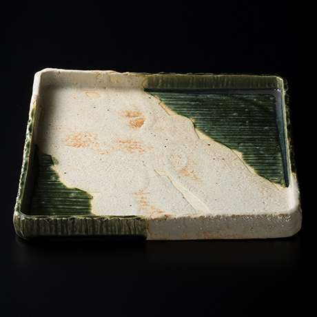 「11.　岡部嶺男　織部角皿　／　OKABE Mineo　Square plate, Oribe」の写真　その1