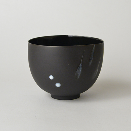 「25. 　新里明士　黒碗　／　NIISATO Akio　Chawan, White porcelain, Black glazed」の写真　その1