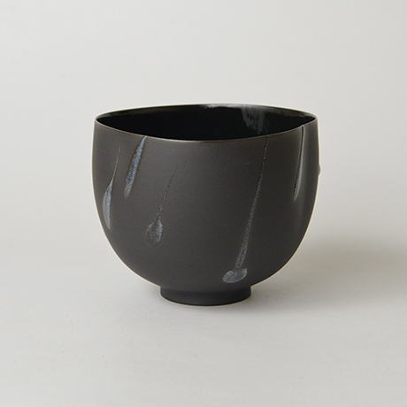 「25. 　新里明士　黒碗　／　NIISATO Akio　Chawan, White porcelain, Black glazed」の写真　その2