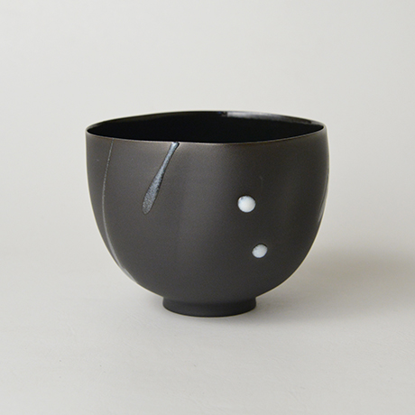 「25. 　新里明士　黒碗　／　NIISATO Akio　Chawan, White porcelain, Black glazed」の写真　その3