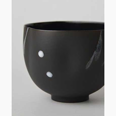 「25. 　新里明士　黒碗　／　NIISATO Akio　Chawan, White porcelain, Black glazed」の写真　その7