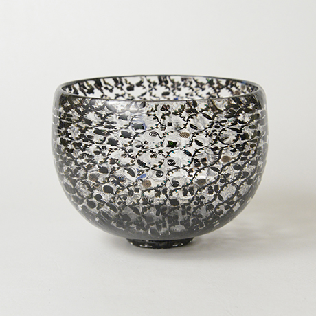 「4.　江波冨士子　黒蔓草　／　ENAMI Fujiko　Chawan, Glass, Black vine design」の写真　その1