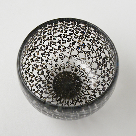 「4.　江波冨士子　黒蔓草　／　ENAMI Fujiko　Chawan, Glass, Black vine design」の写真　その3