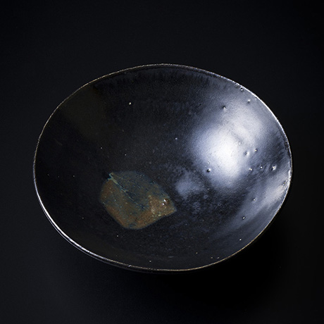 「4.　黒釉葉文盌／Chawan, Black glazed, Leaf decoration」の写真　その1