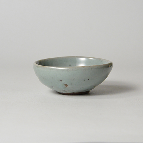 「No.4　青磁盃／Sake cup, celadon」の写真　その2