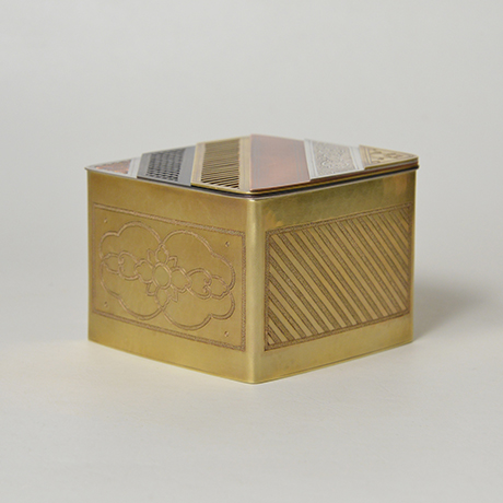 「No. 7　かながさね飾箱 / Ornamental box, “Kana-gasane”, brass, silver, copper」の写真　その2