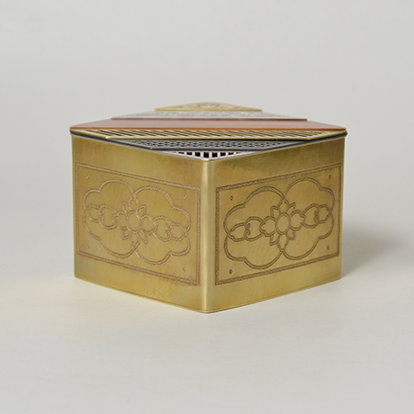 「No. 7　かながさね飾箱 / Ornamental box, “Kana-gasane”, brass, silver, copper」の写真　その3