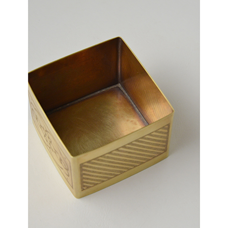 「No. 7　かながさね飾箱 / Ornamental box, “Kana-gasane”, brass, silver, copper」の写真　その6