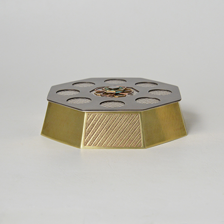 「No. 8　かながさね飾箱 / Ornamental box, “Kana-gasane”, brass, silver, copper」の写真　その2