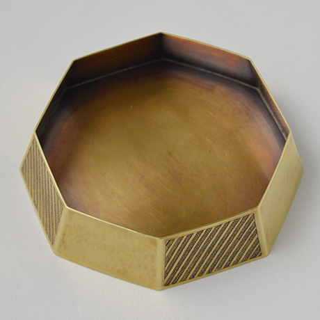 「No. 8　かながさね飾箱 / Ornamental box, “Kana-gasane”, brass, silver, copper」の写真　その5