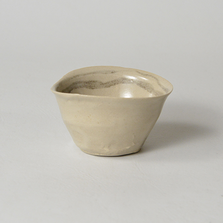 「No.81　 呉須筋文酒盃／Sake cup, line design with cobalt blue」の写真　その2