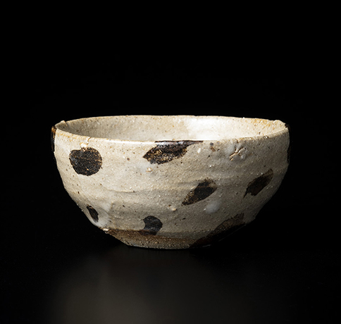 「No.50　唐津斑点酒觴／Sake cup, Karatsu, dot pattern」の写真　その1