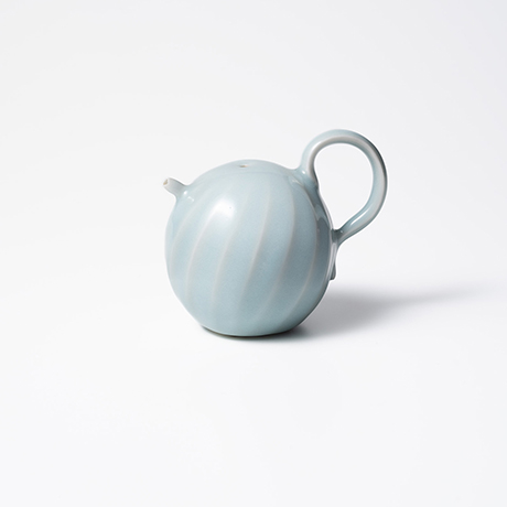 「No.19　影青手水滴 / Water dropper, Ying-qing glaze (pale blue glaze)　　　　」の写真　その1