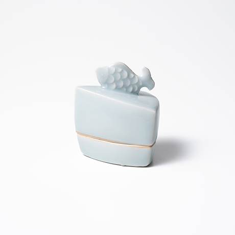「No.20　影青 魚ノ舟 / Container, “Boat for Fish”, Ying-qing glaze (Pale Blue glaze)　」の写真　その1