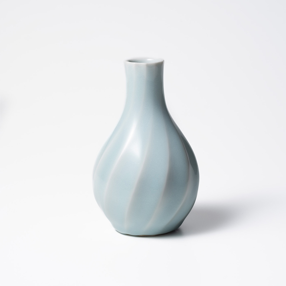 「55.青白磁徳利 / Sake bottle, Bluish white porcelain」の写真　その1