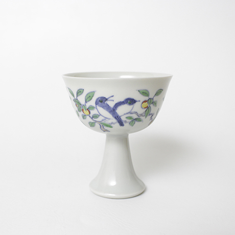 「42. 青花豆彩花鳥高足盃 / Sake cup with foot, Birds and Flowers motif, Chinese Dou cai」の写真　その2