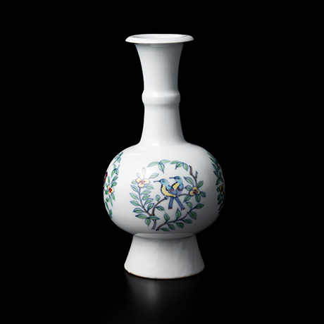 「17. 豆彩花鳥団花文花入 / Flower vase with birds and flower motif, Chinese doucai」の写真　その2