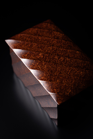 「24. 拭漆楠小筥 / Casket, Clear lacquered, Camphor wood」の写真　その3