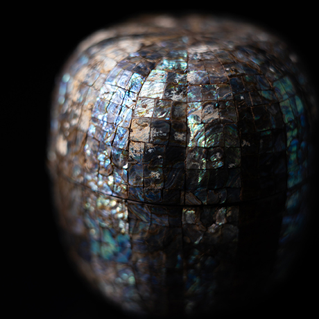 「25. 耀貝螺鈿総張茶器 / Tea caddy, Mother-of-pearl inlay」の写真　その2