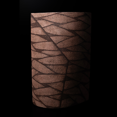 「6. 銀紅彩地文花器　一九八七 / Flower vase with silver and red surface pattern, 1987」の写真　その2