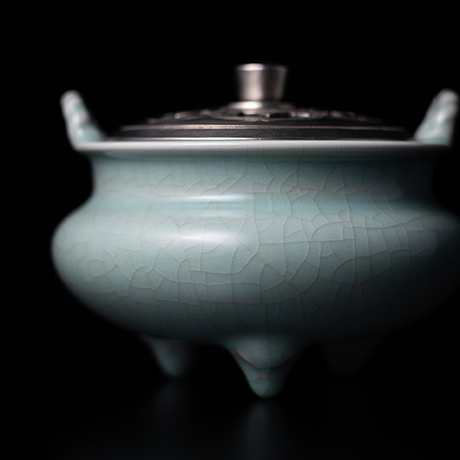 「4. 青磁香爐　捻耳 / Incense burner, Celadon」の写真　その2