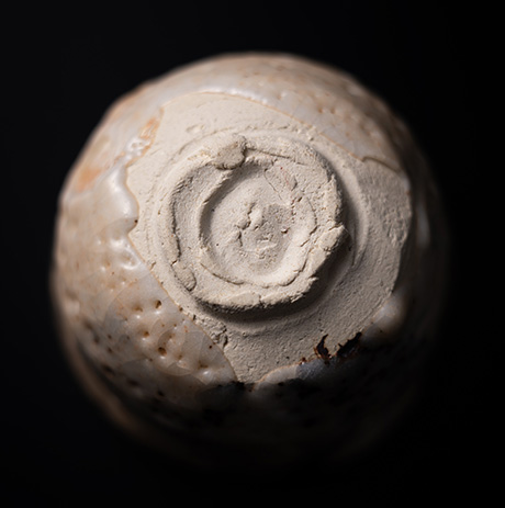 「34. 絵志野盃 / Sake cup, Shino」の写真　その2