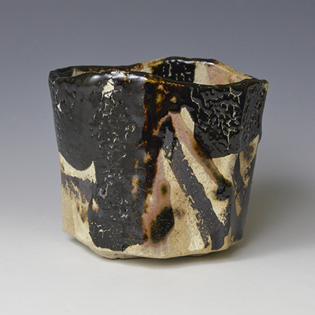 「No.1 黒織部茶盌　銘「驪駒」 / Tea bowl, Kuro-oribe, “Riku (Black horse)”」の写真　その3